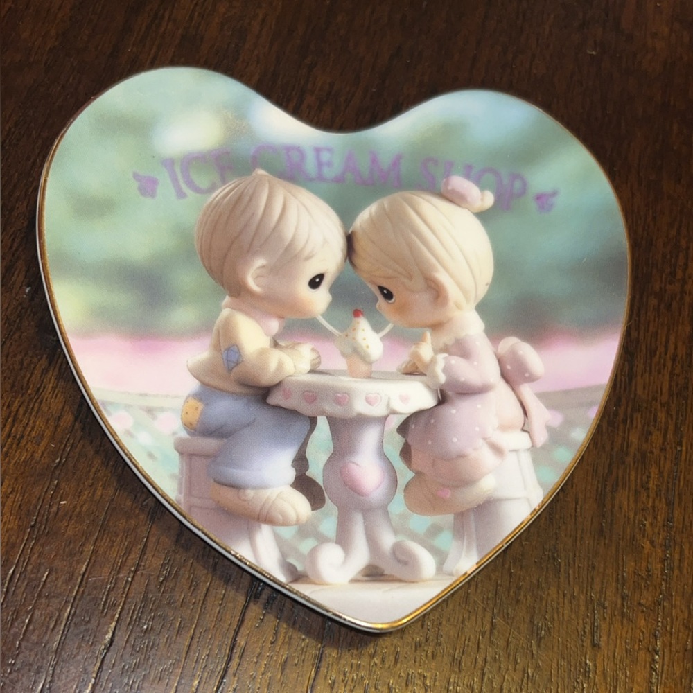 1995 Precious Moments Heart-Shaped Ice Cream Shop Plate